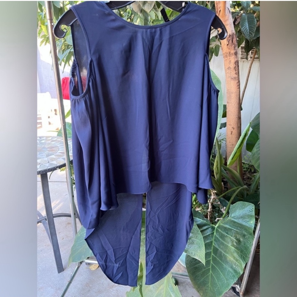 Bcbgmaxazria flowy asymmetrical blouse